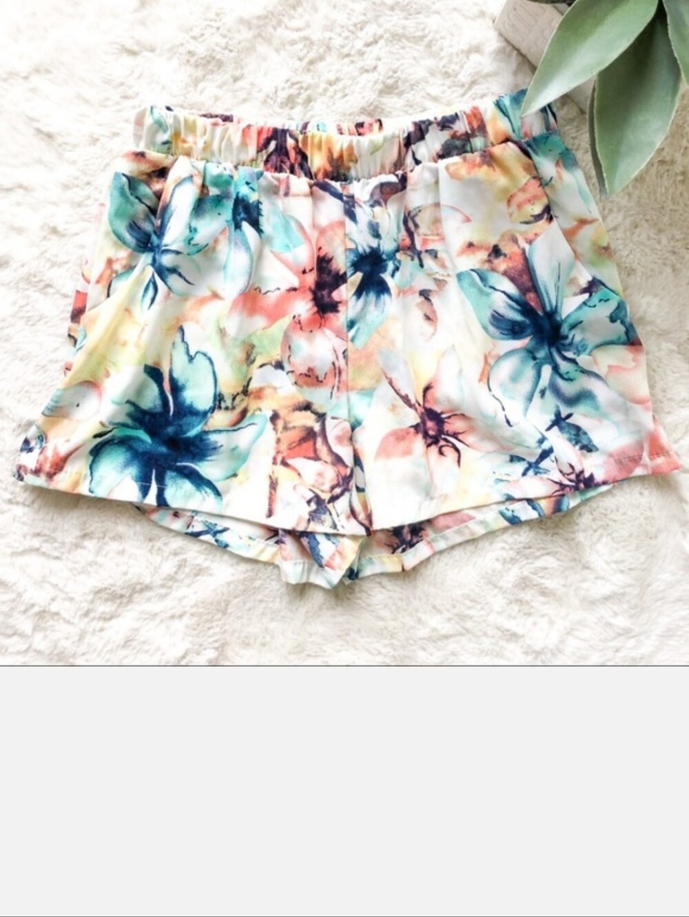 ISO Fab'rik/Tyche Floral Watercolor Elastic-Waist Women’s Shorts